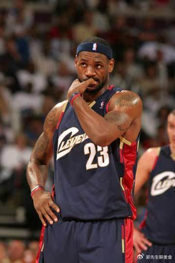 8868体育网页版-NBA球星特殊“怪癖”：詹姆斯咬手指，库里恋足，看到哈登我笑了|斯蒂芬·库里|克里斯·保罗|德怀特·霍华德|奥尼尔|詹姆斯·哈登_新浪体育_新浪新闻